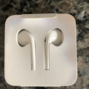 Apple XS max headphones
